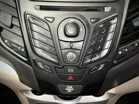Used 2015 Ford Fiesta SE image 9