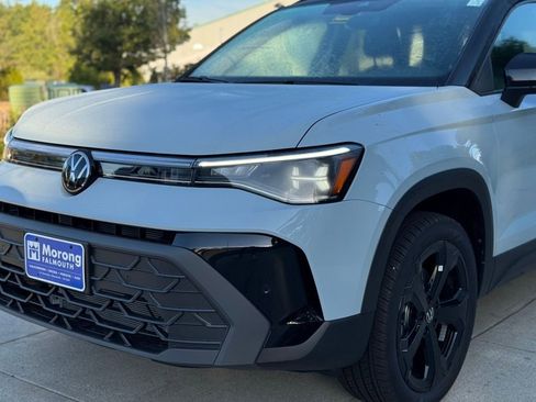 New 2025 Volkswagen Taos SE image 5