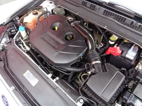 Used 2013 Ford Fusion SE FWD image 3