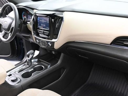 Used 2022 Chevrolet Traverse LS FWD image 31