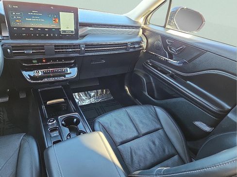 Used 2023 Lincoln Corsair Reserve w/ Equipment Group 201A image 12