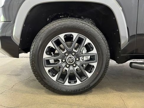 Used 2022 Toyota Tundra Limited AWD/4WD image 25