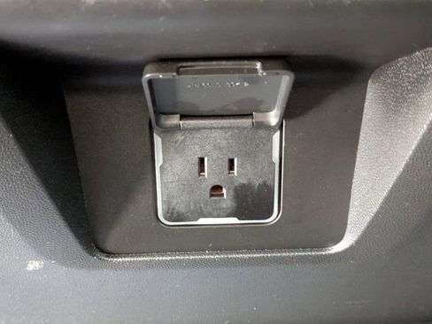 Used 2021 Chevrolet Suburban High Country image 17