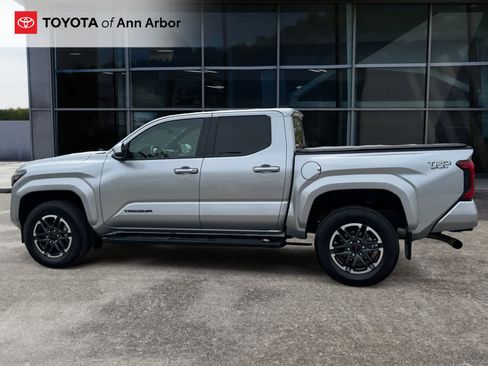 Used 2024 Toyota Tacoma TRD Sport AWD/4WD image 12