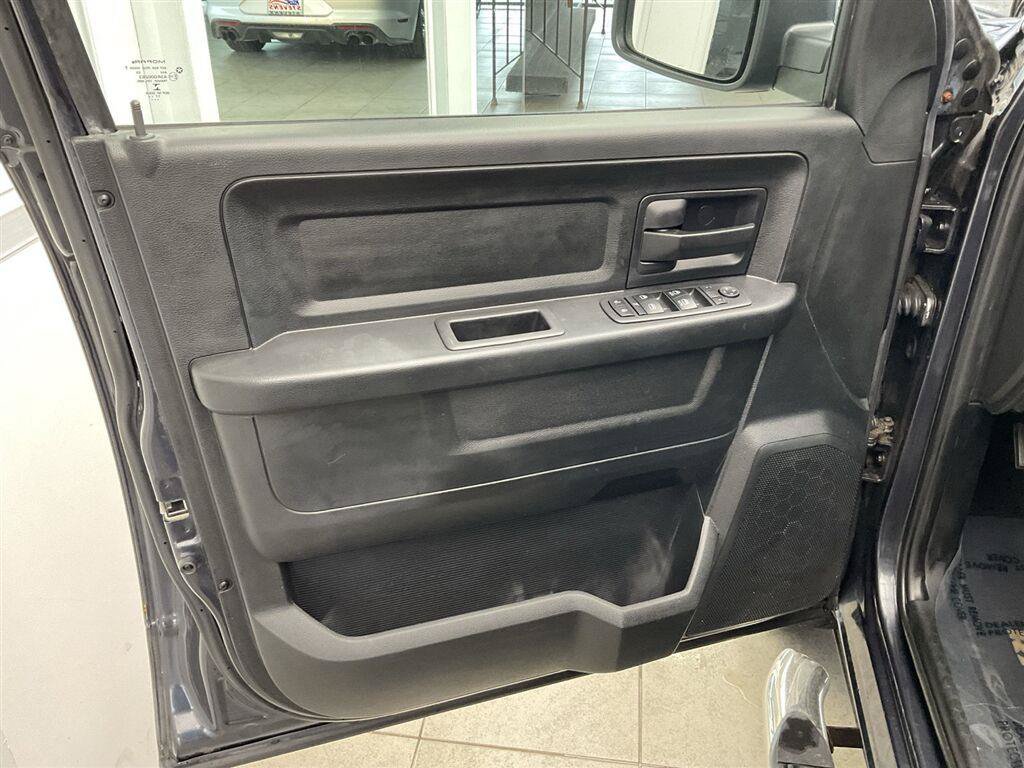 Used 2018 RAM 1500 Express w/ Express Value Package AWD/4WD image 9