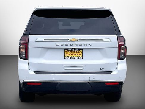 Used 2024 Chevrolet Suburban LT image 4
