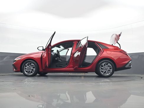 Certified 2024 Hyundai Elantra SEL FWD image 41