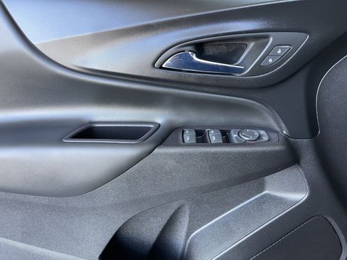 Used 2022 Chevrolet Equinox LT FWD image 10