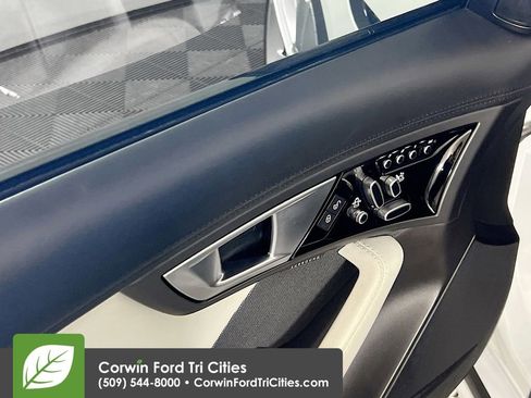 Used 2016 Jaguar F-TYPE Coupe RWD image 11