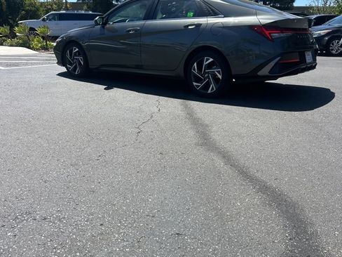 Used 2025 Hyundai Elantra SEL FWD image 7