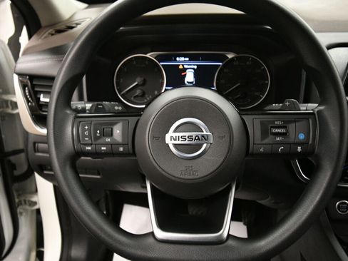 Used 2021 Nissan Rogue SV image 13