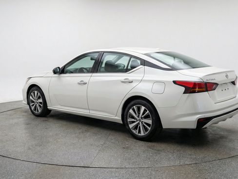Used 2025 Nissan Altima 2.5 SV FWD image 6
