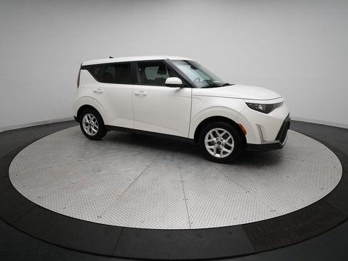 Certified 2023 Kia Soul LX w/ LX Technology Package image 13
