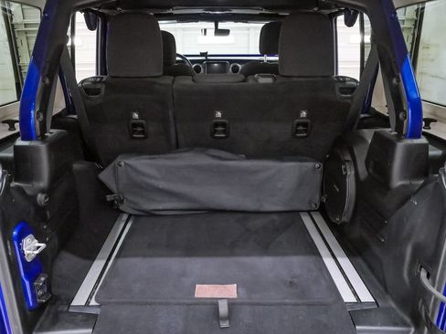 Used 2018 Jeep Wrangler Unlimited Sahara AWD/4WD image 29