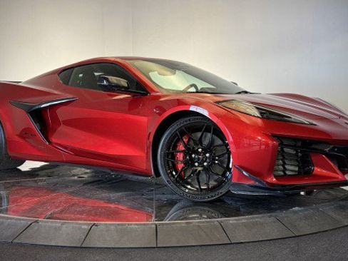 Used 2024 Chevrolet Corvette Z06 w/ Z07 Performance Package RWD image 2