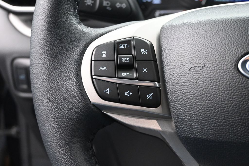 Used 2024 Ford Explorer XLT w/ Equipment Group 202A AWD/4WD image 33
