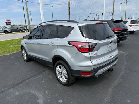 Used 2017 Ford Escape SE w/ Equipment Group 201A AWD/4WD image 4