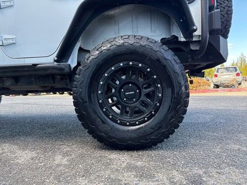 Used 2017 Jeep Wrangler Unlimited Rubicon image 19