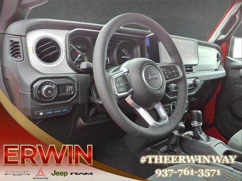 Certified 2025 Jeep Wrangler Unlimited Sahara AWD/4WD image 14
