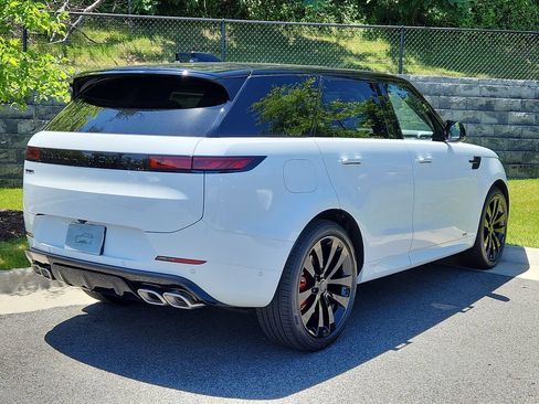 New 2026 Land Rover Range Rover Sport Dynamic SE AWD/4WD image 2