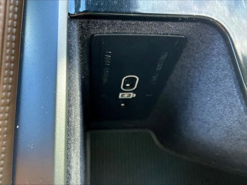 Used 2023 Volvo XC90 T8 Ultimate w/ Lounge Package image 37