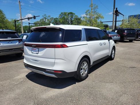 Used 2024 Kia Carnival LX FWD image 2