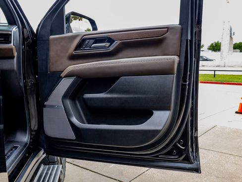 Used 2025 GMC Yukon Denali Ultimate image 40