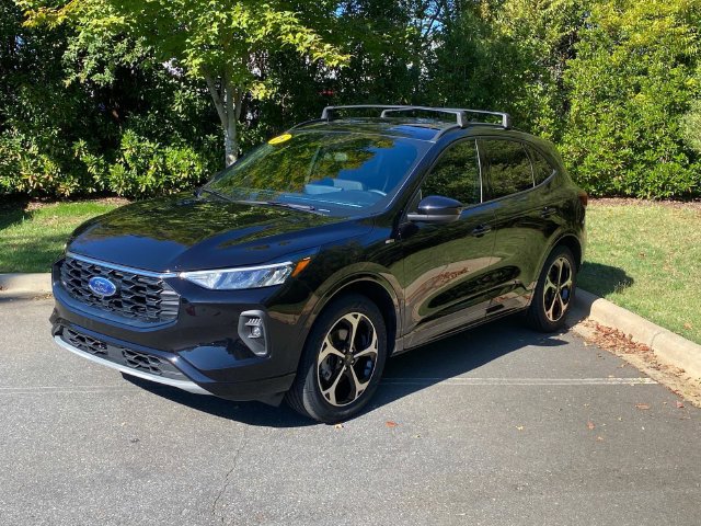 Used 2024 Ford Escape ST-Line Select w/ Tech Pack #2 AWD/4WD image 3