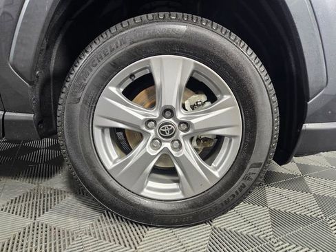 Used 2022 Toyota RAV4 XLE AWD/4WD image 11