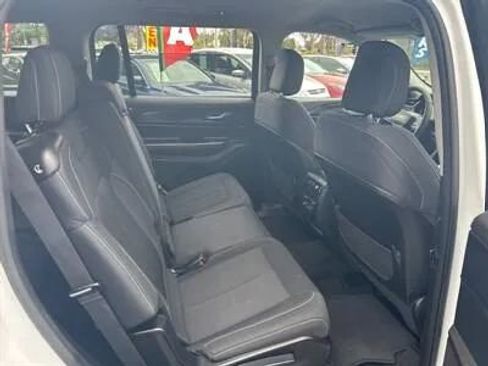 Used 2023 Jeep Grand Cherokee L Laredo w/ Luxury Tech Group I image 9