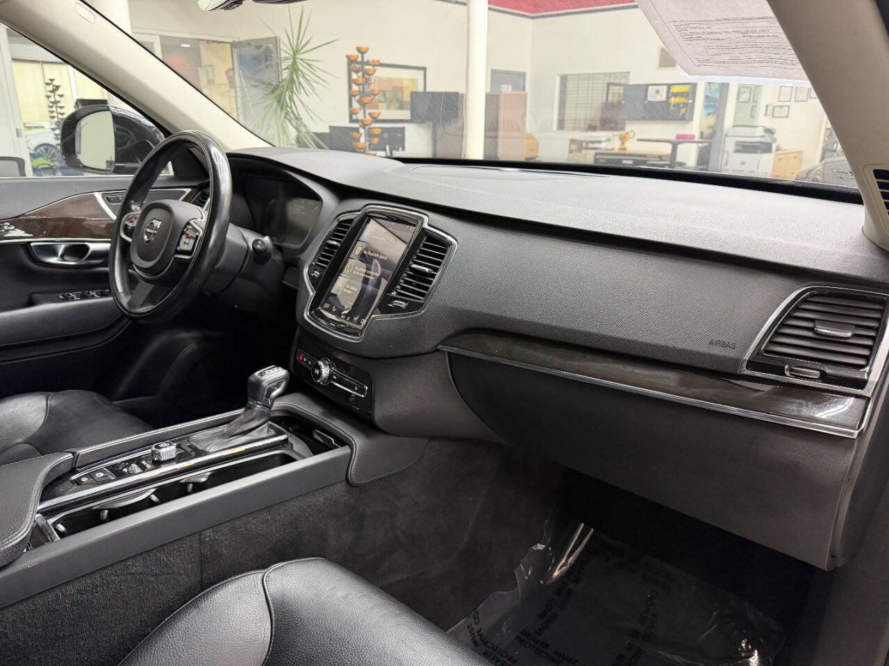 Used 2018 Volvo XC90 T6 Momentum w/ Convenience Package AWD/4WD image 19