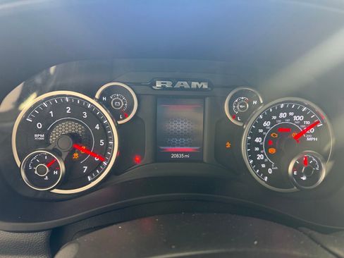 Used 2025 RAM 2500 Big Horn AWD/4WD image 4