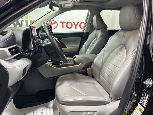 Used 2022 Toyota Highlander XLE image 26