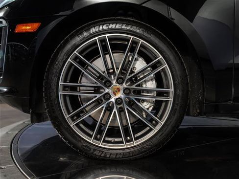 Used 2021 Porsche Macan Turbo AWD/4WD image 11