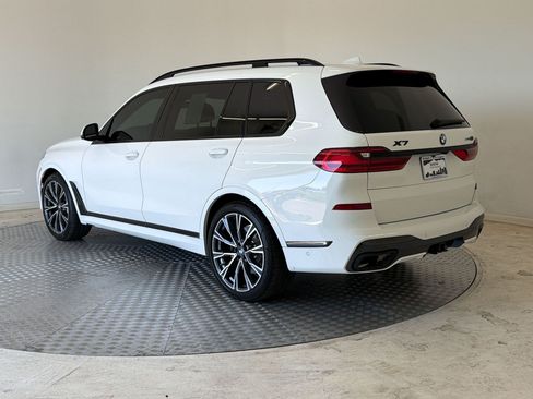 Used 2021 BMW X7 xDrive40i w/ M Sport Package AWD/4WD image 3