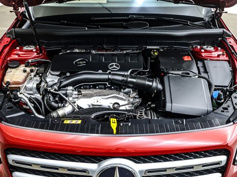 Used 2021 Mercedes-Benz GLB 250 4MATIC image 12