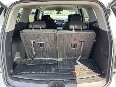 Used 2023 GMC Acadia SLE w/ Driver Convenience Package image 10