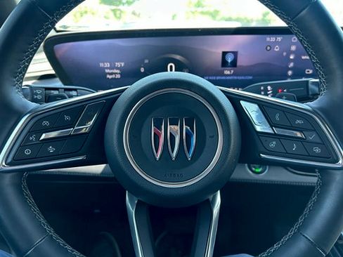 Used 2025 Buick Enclave Preferred FWD image 9