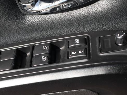 Used 2024 Nissan Titan PRO-4X w/ Pro-4x Utility Package AWD/4WD image 19