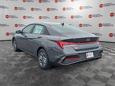 New 2025 Hyundai Elantra Blue FWD image 5