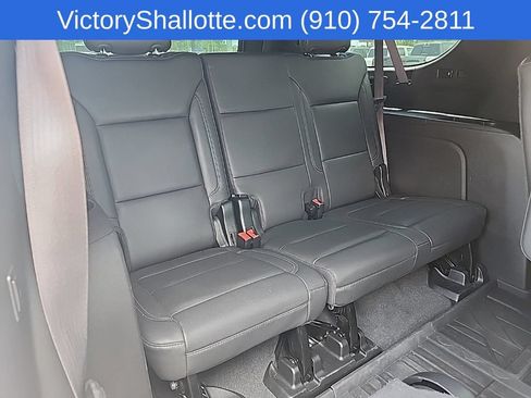 Used 2022 Chevrolet Suburban Z71 w/ Luxury Package AWD/4WD image 39