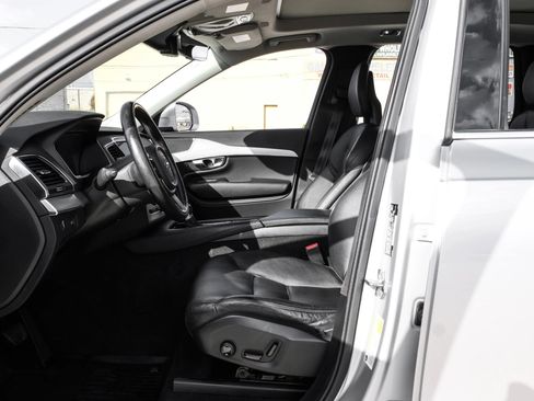 Used 2018 Volvo XC90 T5 Momentum w/ Convenience Package FWD image 4