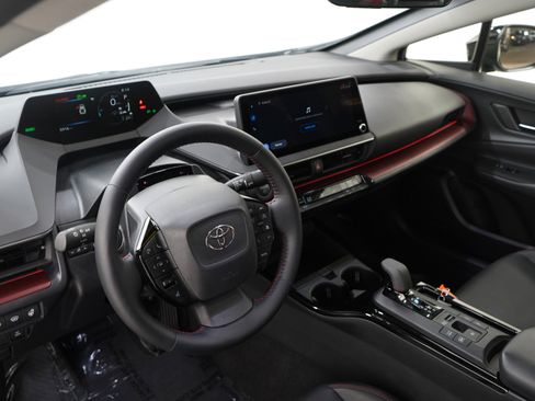 Used 2025 Toyota Prius Plug-In Hybrid image 23
