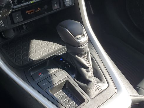 Used 2021 Toyota RAV4 XLE Premium FWD image 31