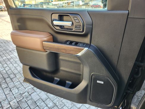 Used 2022 Chevrolet Silverado 2500 High Country w/ Technology Package image 24