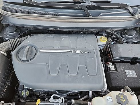 Used 2022 Jeep Cherokee Trailhawk w/ Comfort/Convenience Group AWD/4WD image 49