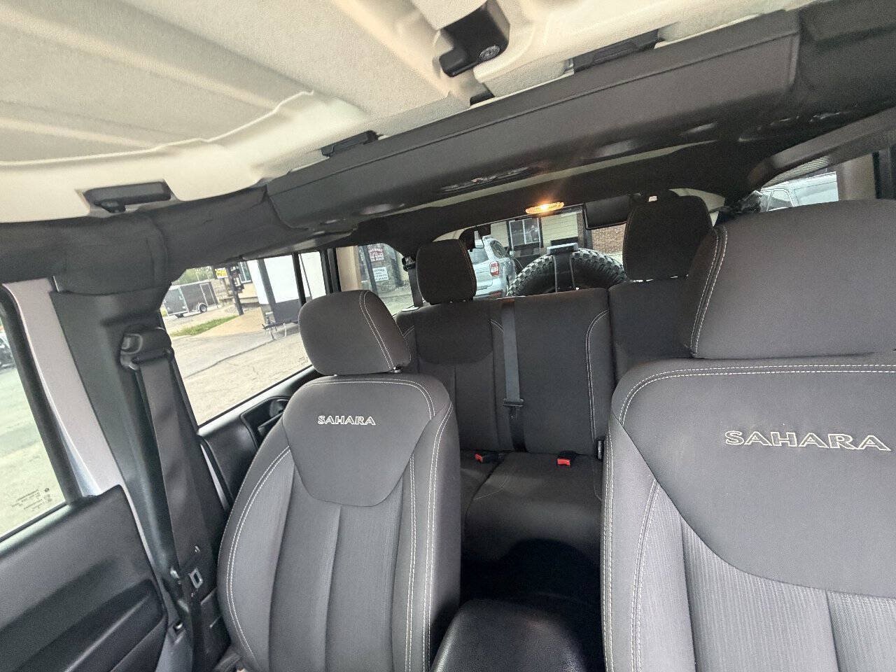 Used 2017 Jeep Wrangler Unlimited Sahara AWD/4WD image 11