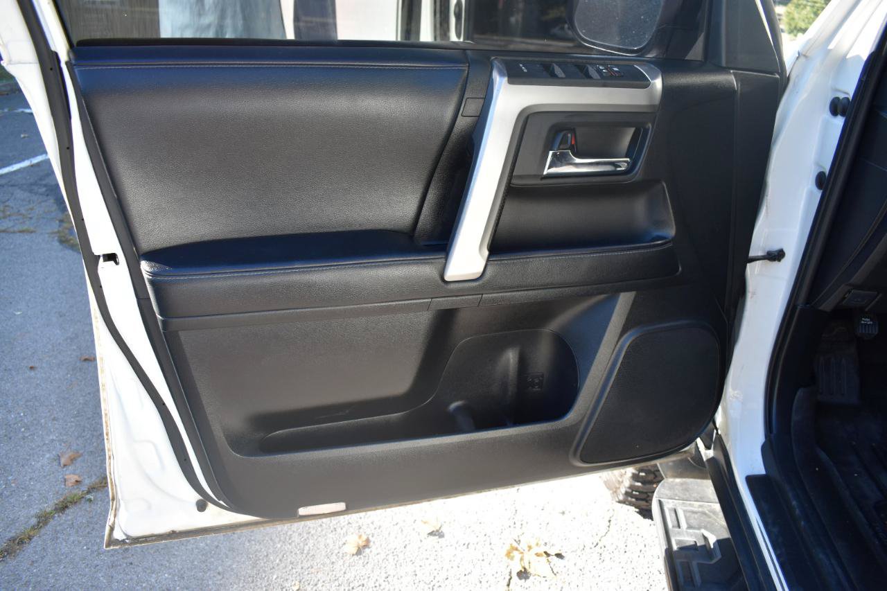 Used 2020 Toyota 4Runner SR5 AWD/4WD image 16