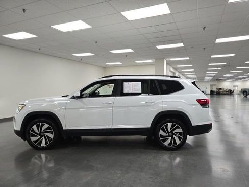 Used 2025 Volkswagen Atlas SE FWD image 3