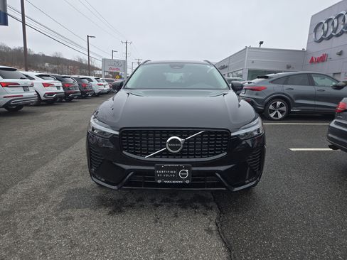 Certified 2025 Volvo XC60 B5 Core AWD/4WD image 2
